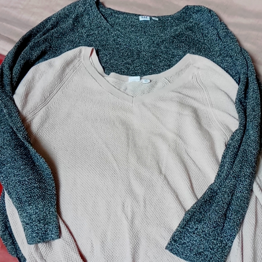 Set of 2 light weight gap sweaters